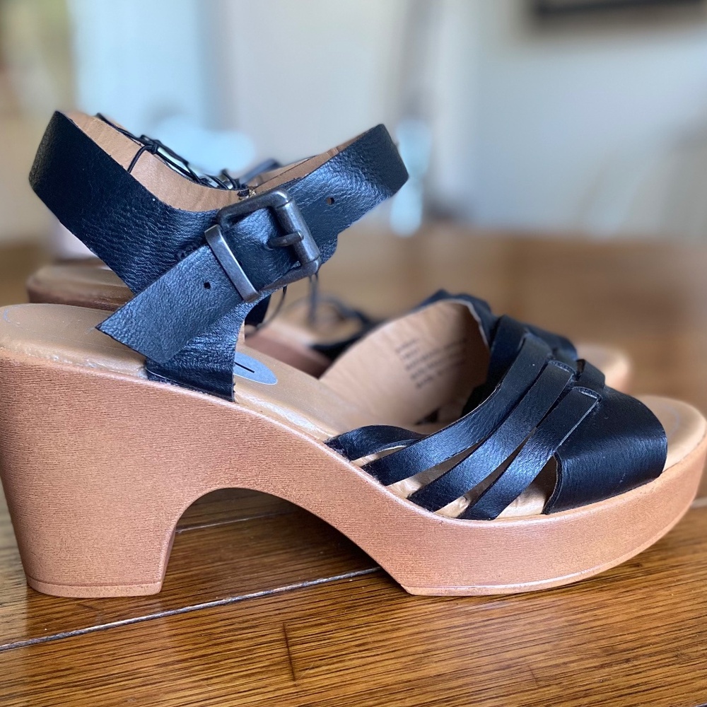Me Too Heels Wedges Black size 7